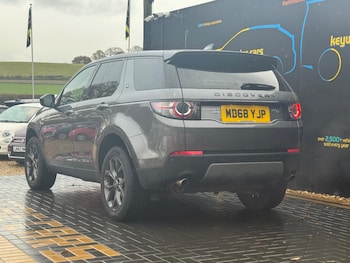 Used Land Rover Discovery Sport 2018 for sale - 76772063: Photo