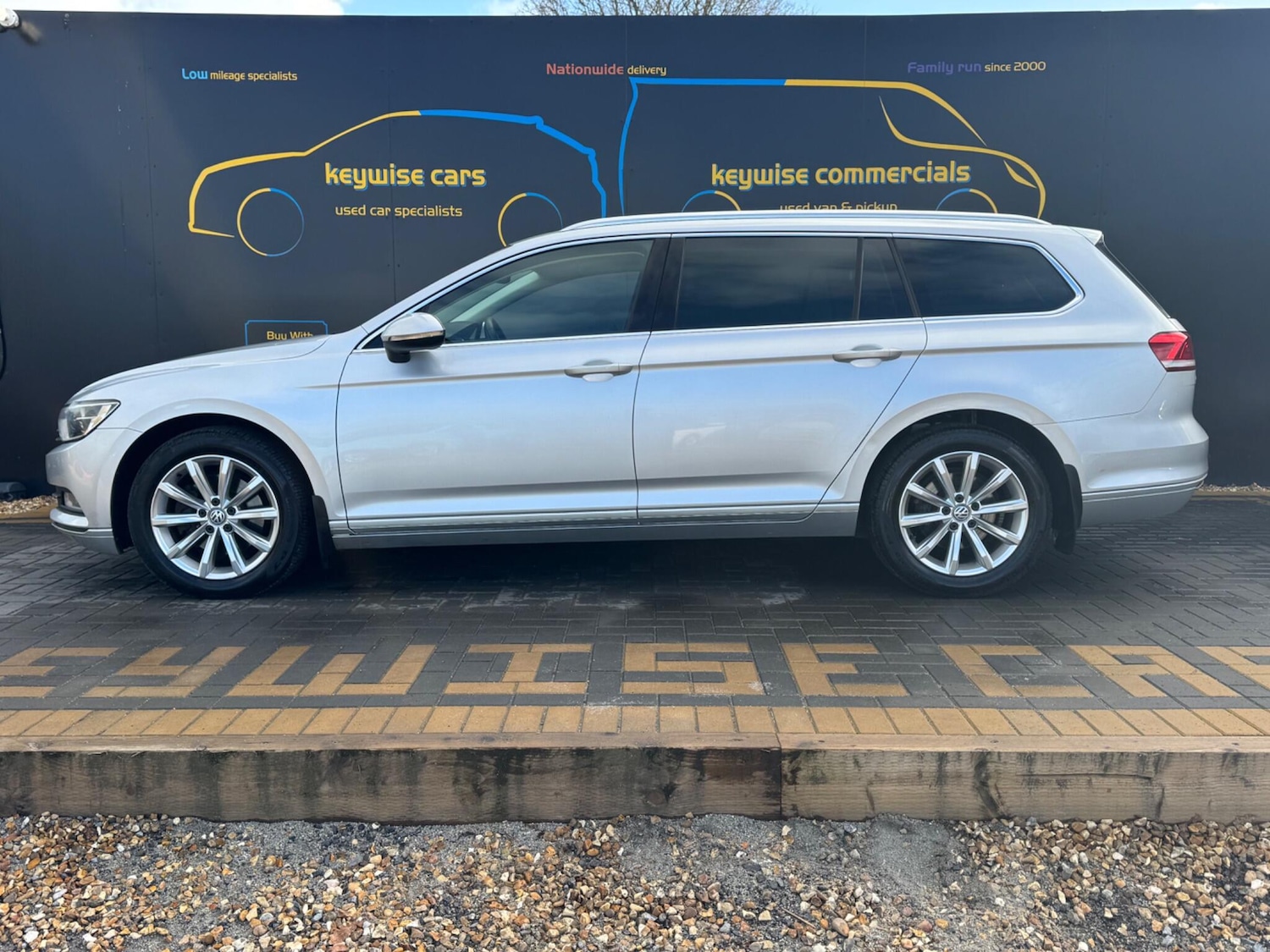 Used Volkswagen Passat 2017 for sale - 77695961: Photo 2
