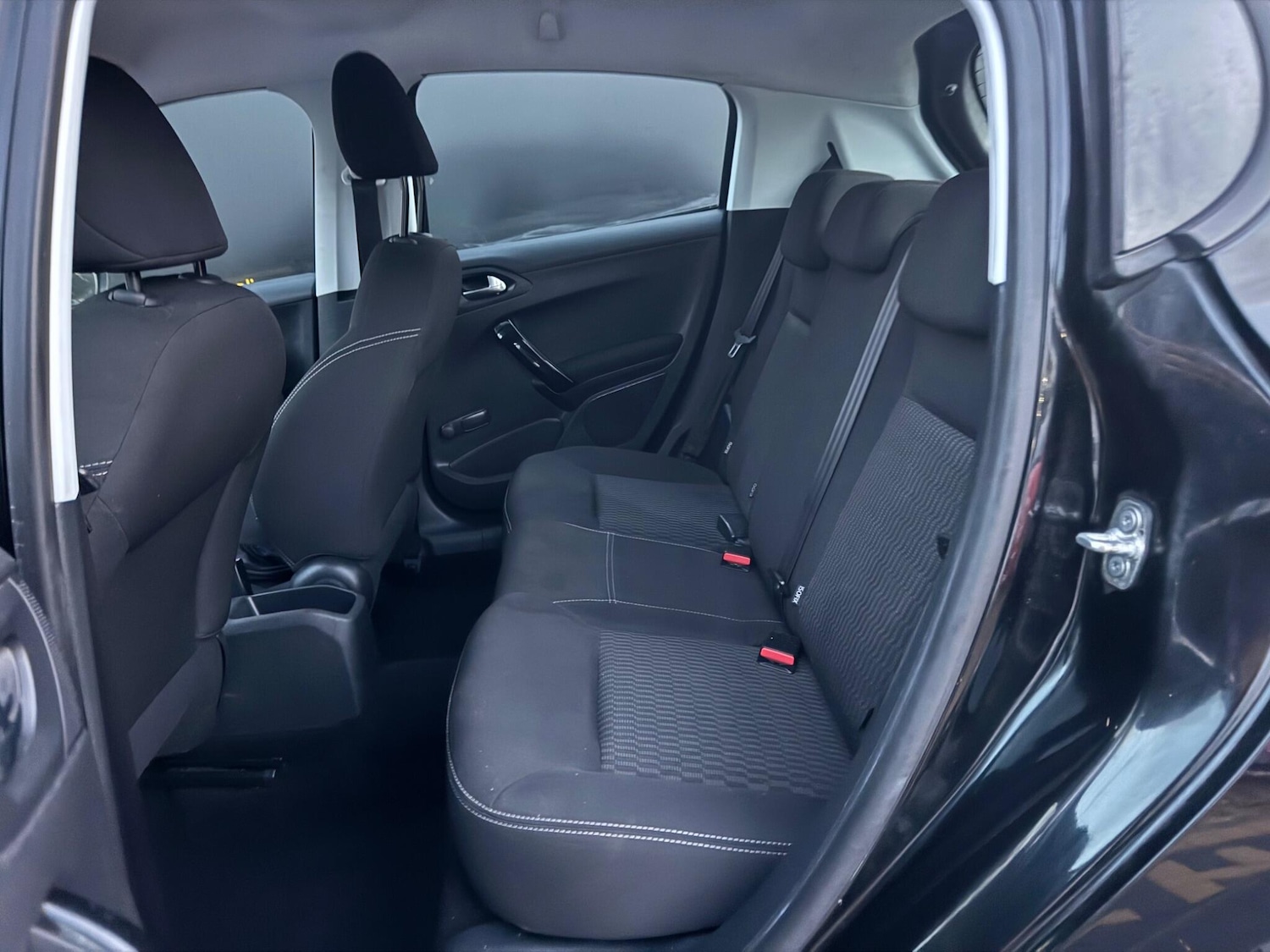 Used Peugeot 208 2016 for sale - 76431938: Photo 19