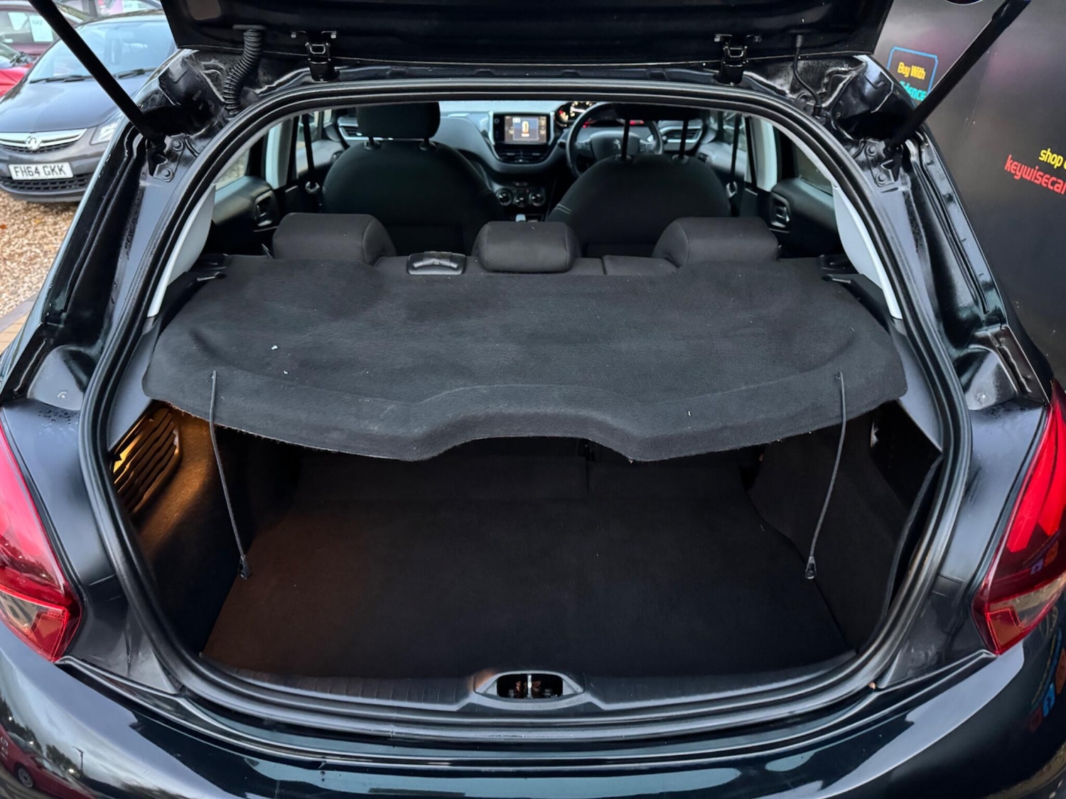 Used Peugeot 208 2016 for sale - 76431938: Photo 21