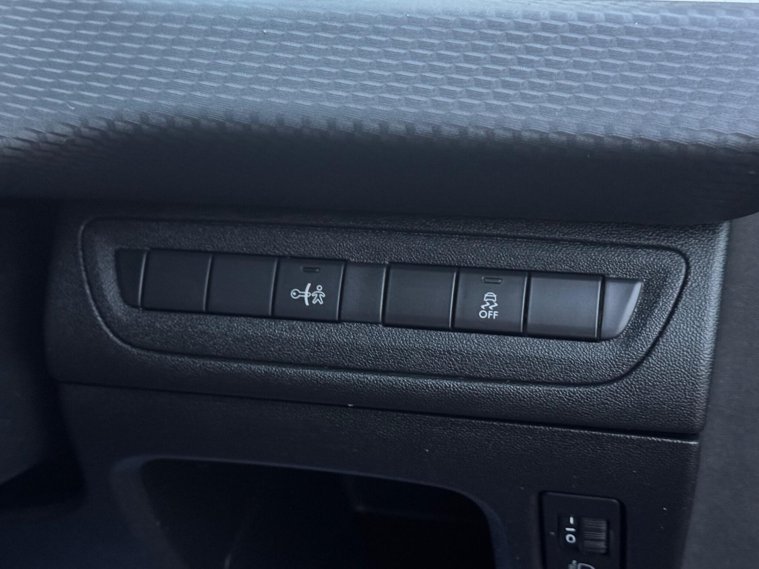 Used Peugeot 208 2016 for sale - 76431938: Photo 28