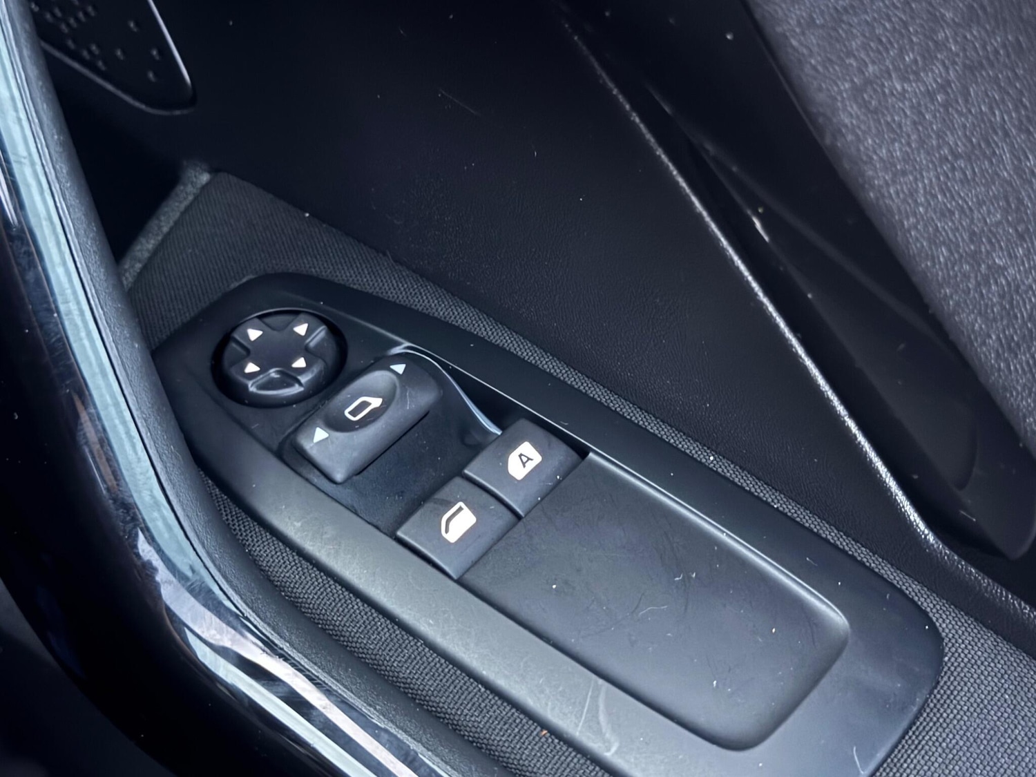 Used Peugeot 208 2016 for sale - 76431938: Photo 29