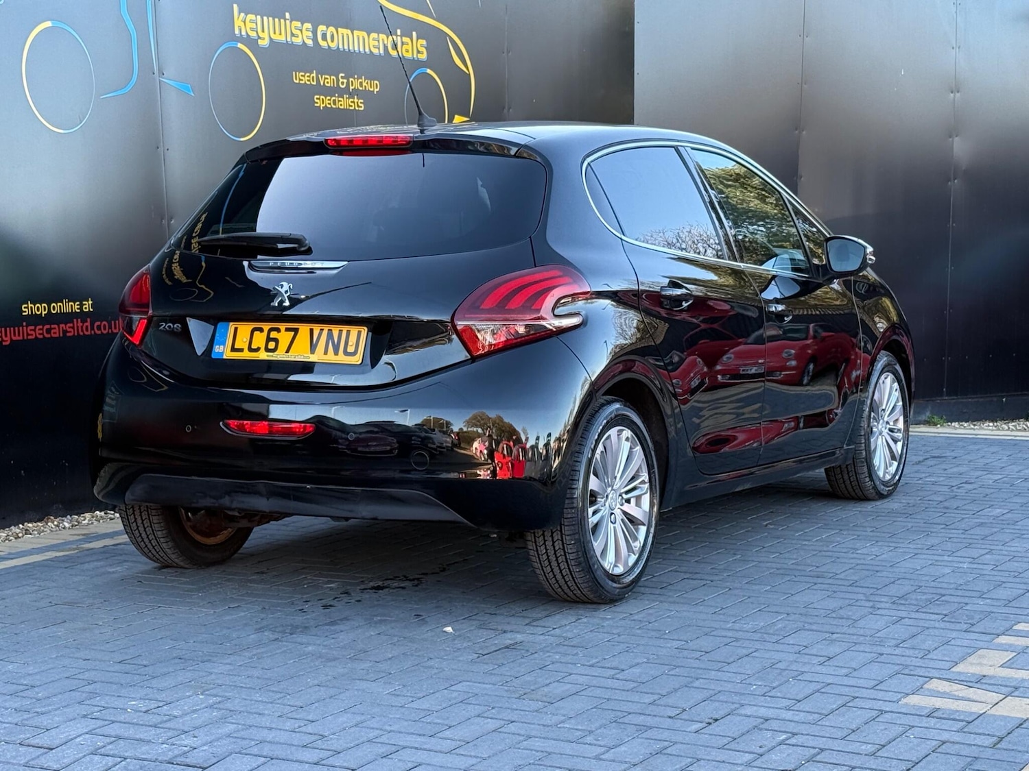 Used Peugeot 208 2017 for sale - 76646263: Photo 6