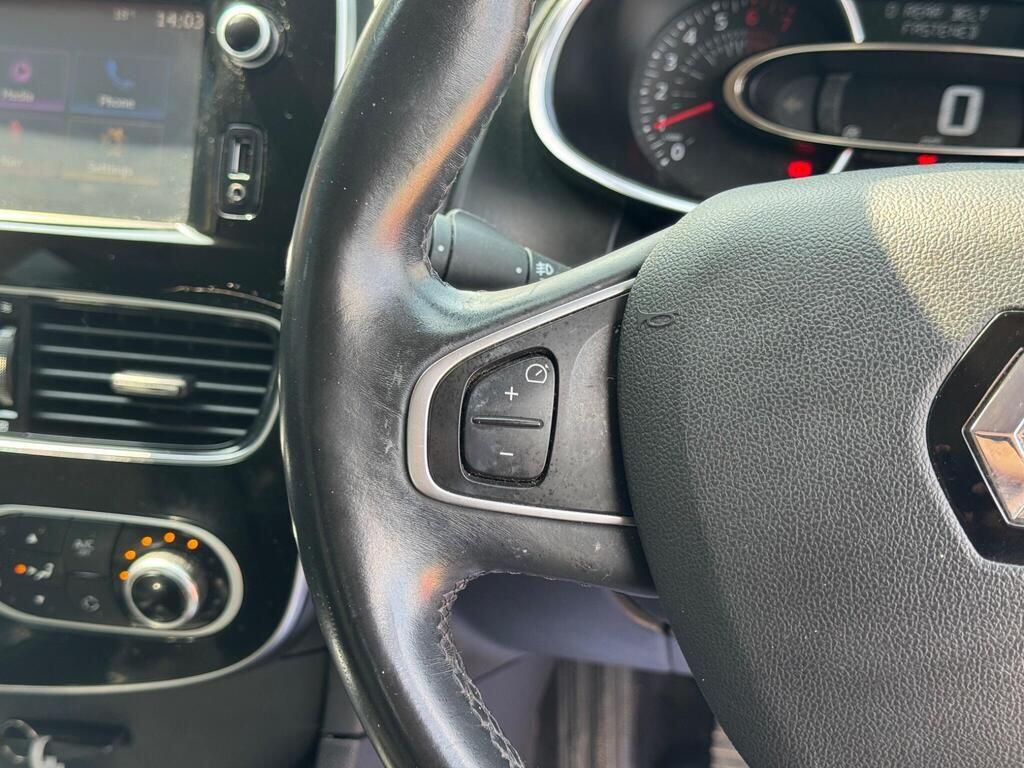 Used Renault Clio 2017 for sale - 76550230: Photo 24