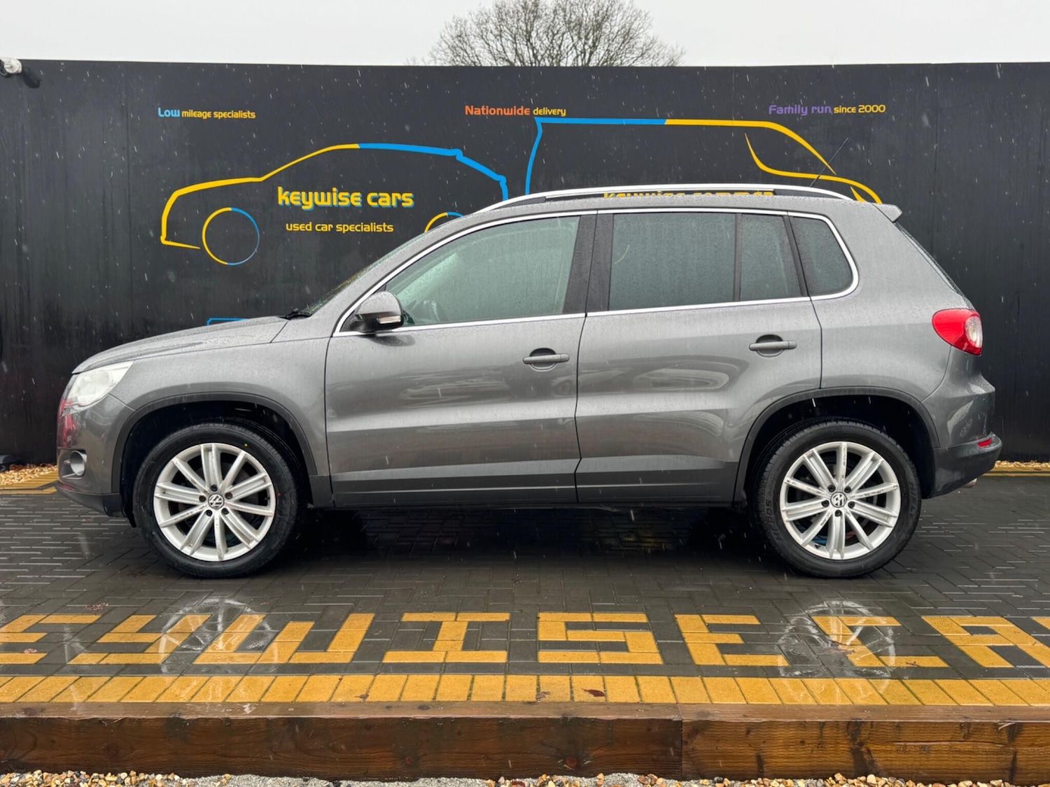 Used Volkswagen Tiguan 2010 for sale - 77215706: Photo 2