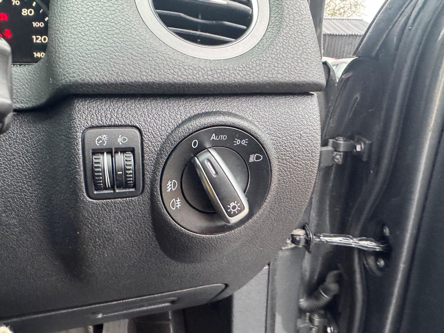 Used Volkswagen Tiguan 2010 for sale - 77215706: Photo 31