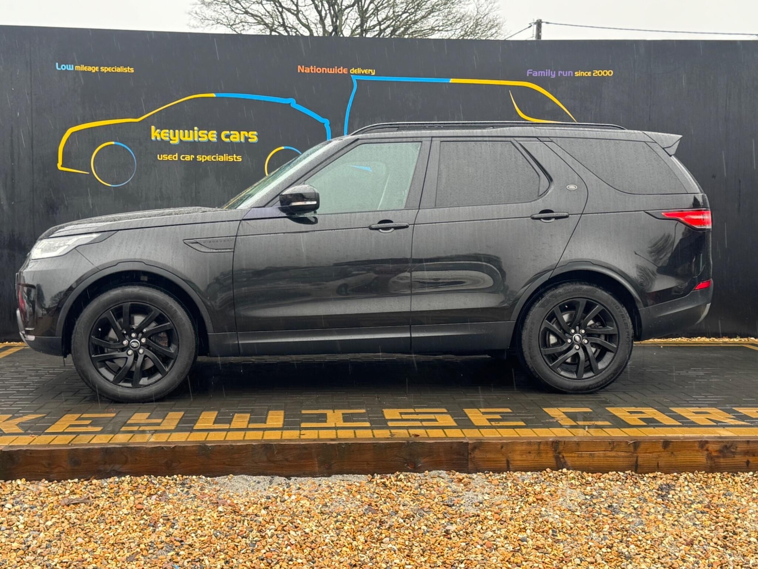 Used Land Rover Discovery 2017 for sale - 77496181: Photo 2