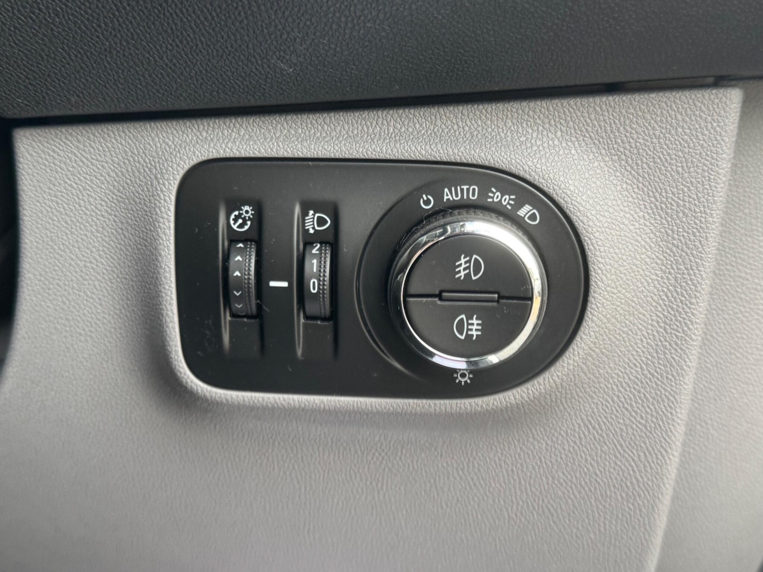 Used Vauxhall Corsa 2015 for sale - 76269996: Photo 34