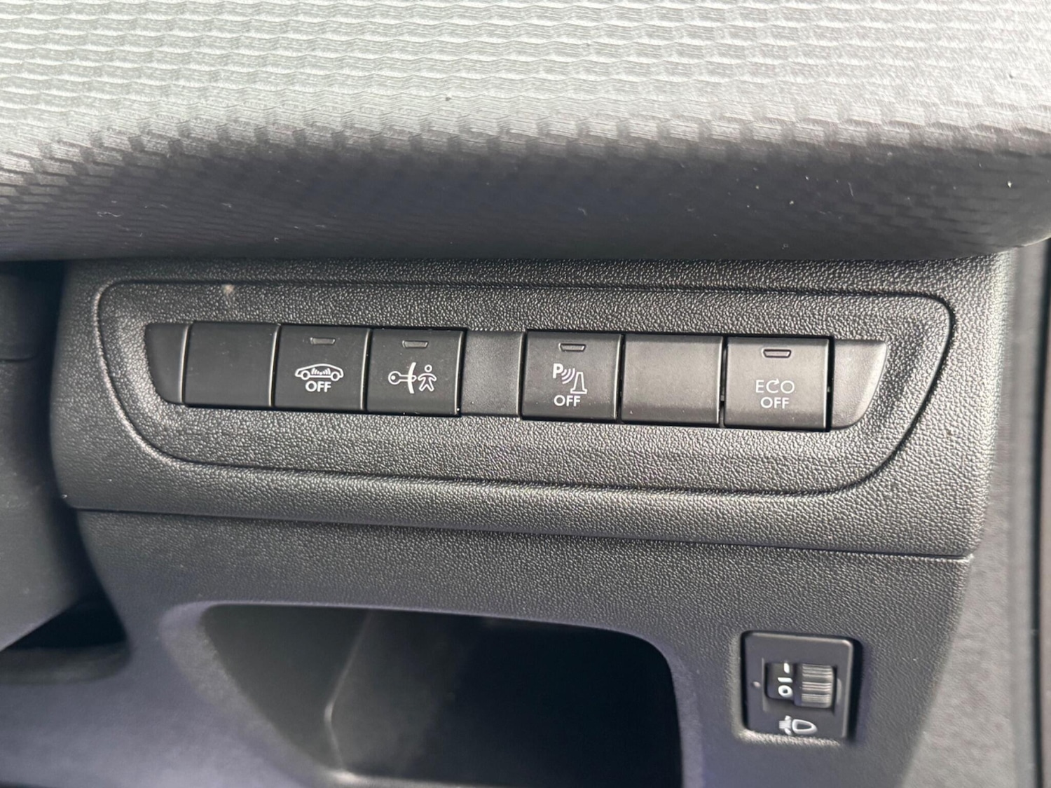 Used Peugeot 2008 2017 for sale - 76433388: Photo 38