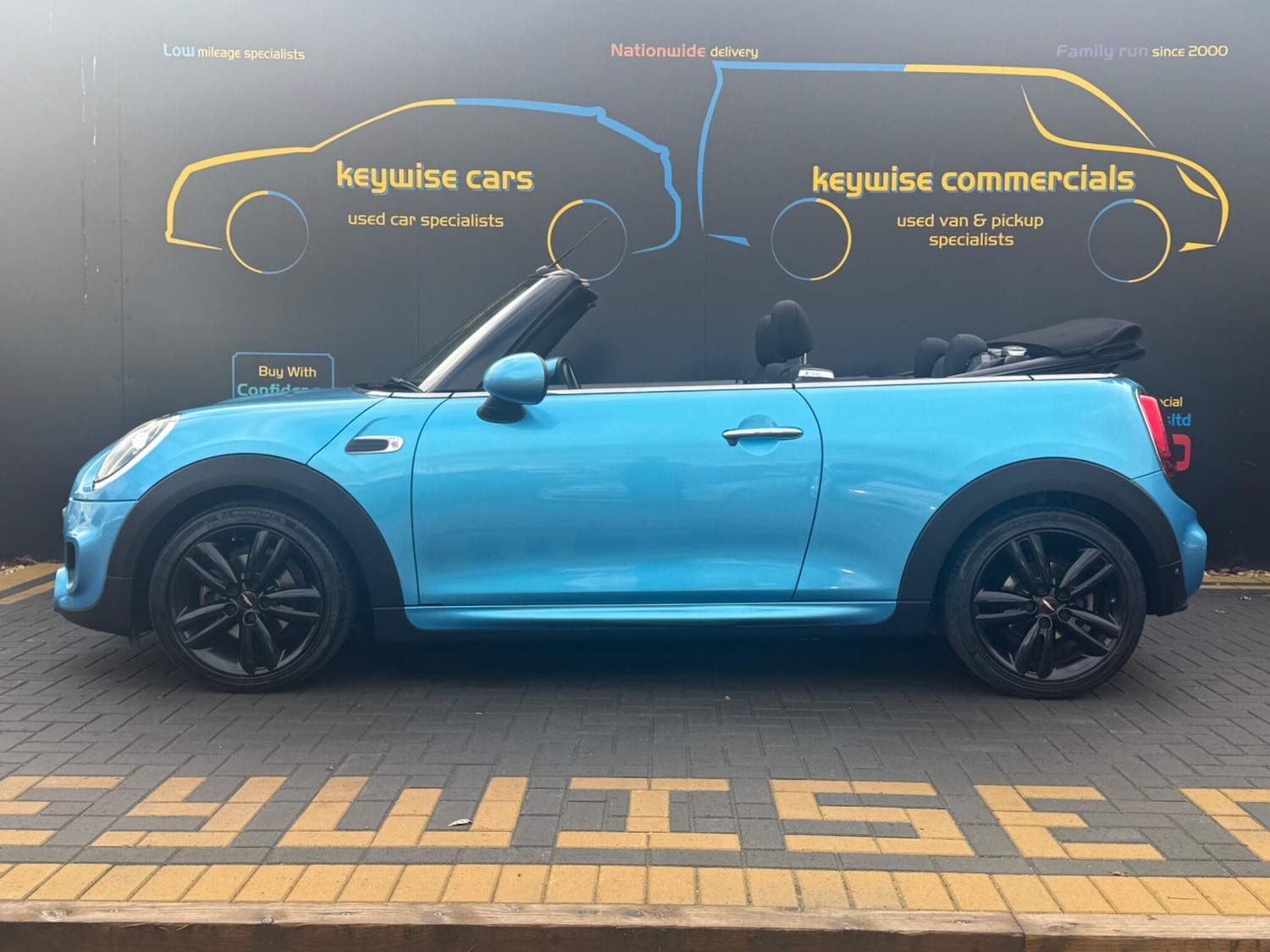Used MINI Convertible for sale - 77029871: Photo 2