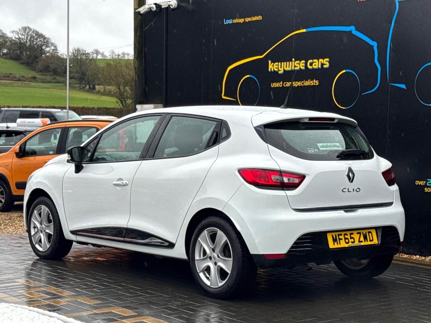 Used Renault Clio 2015 for sale - 77598733: Photo 3