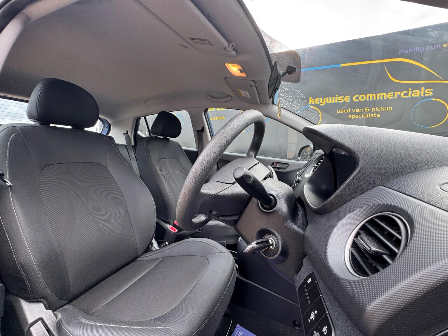 Used Hyundai i10 2017 for sale - 76432941: Photo 26