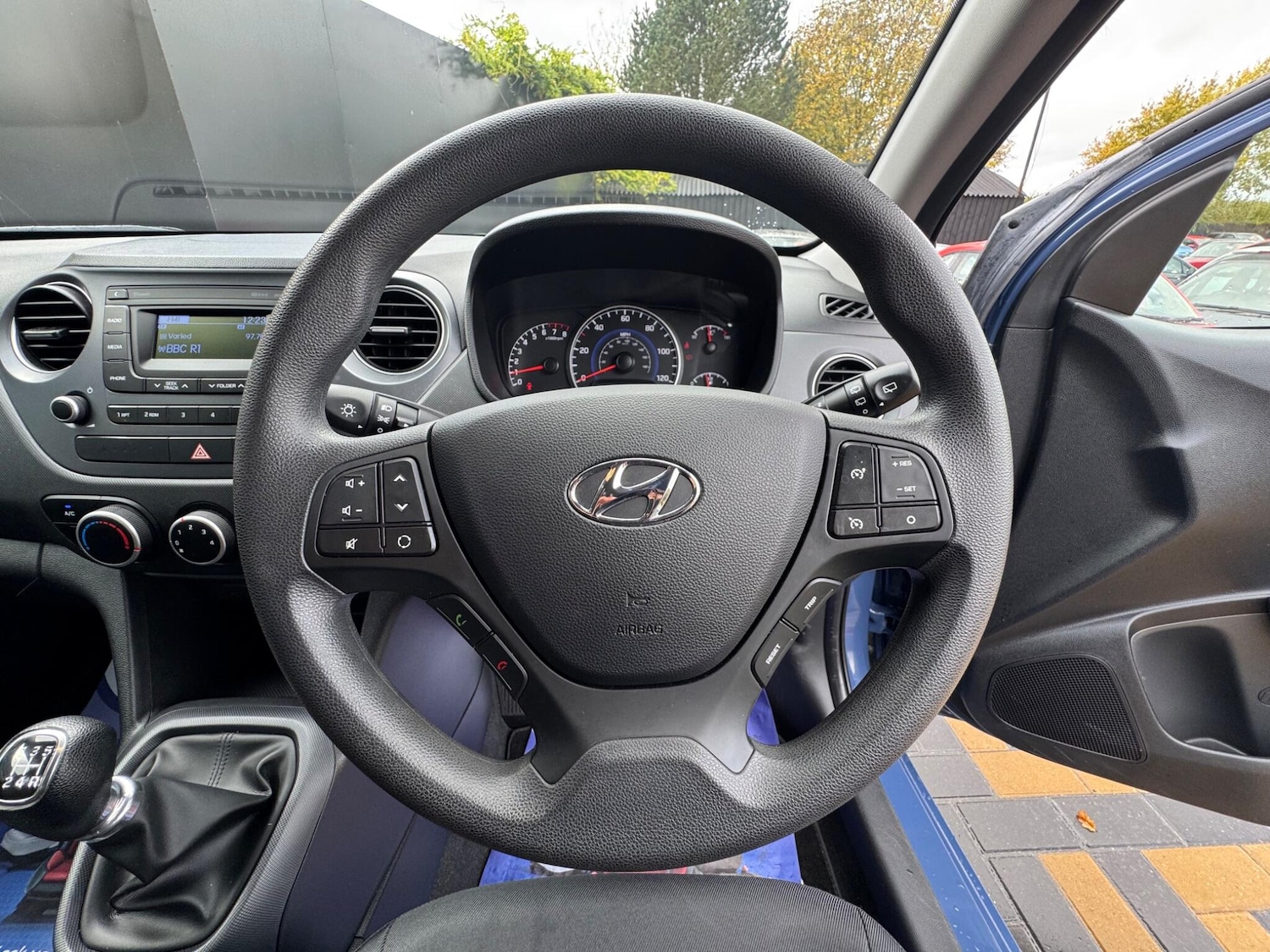 Used Hyundai i10 2017 for sale - 76432941: Photo 27