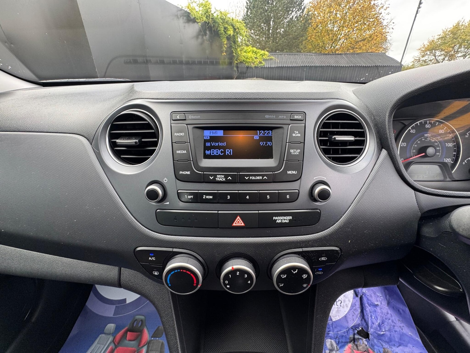 Used Hyundai i10 2017 for sale - 76432941: Photo 32