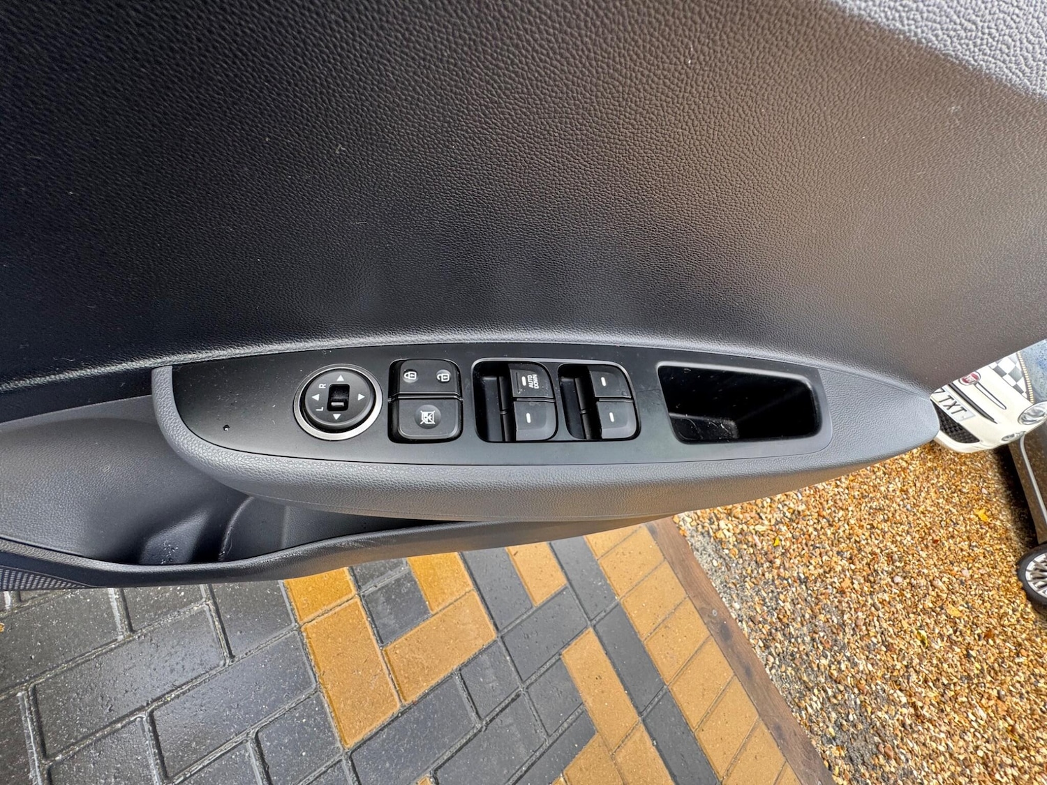 Used Hyundai i10 2017 for sale - 76432941: Photo 34