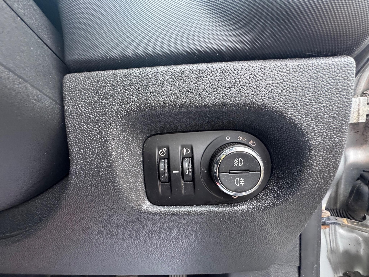 Used Vauxhall Corsa 2010 for sale - 77625053: Photo 27