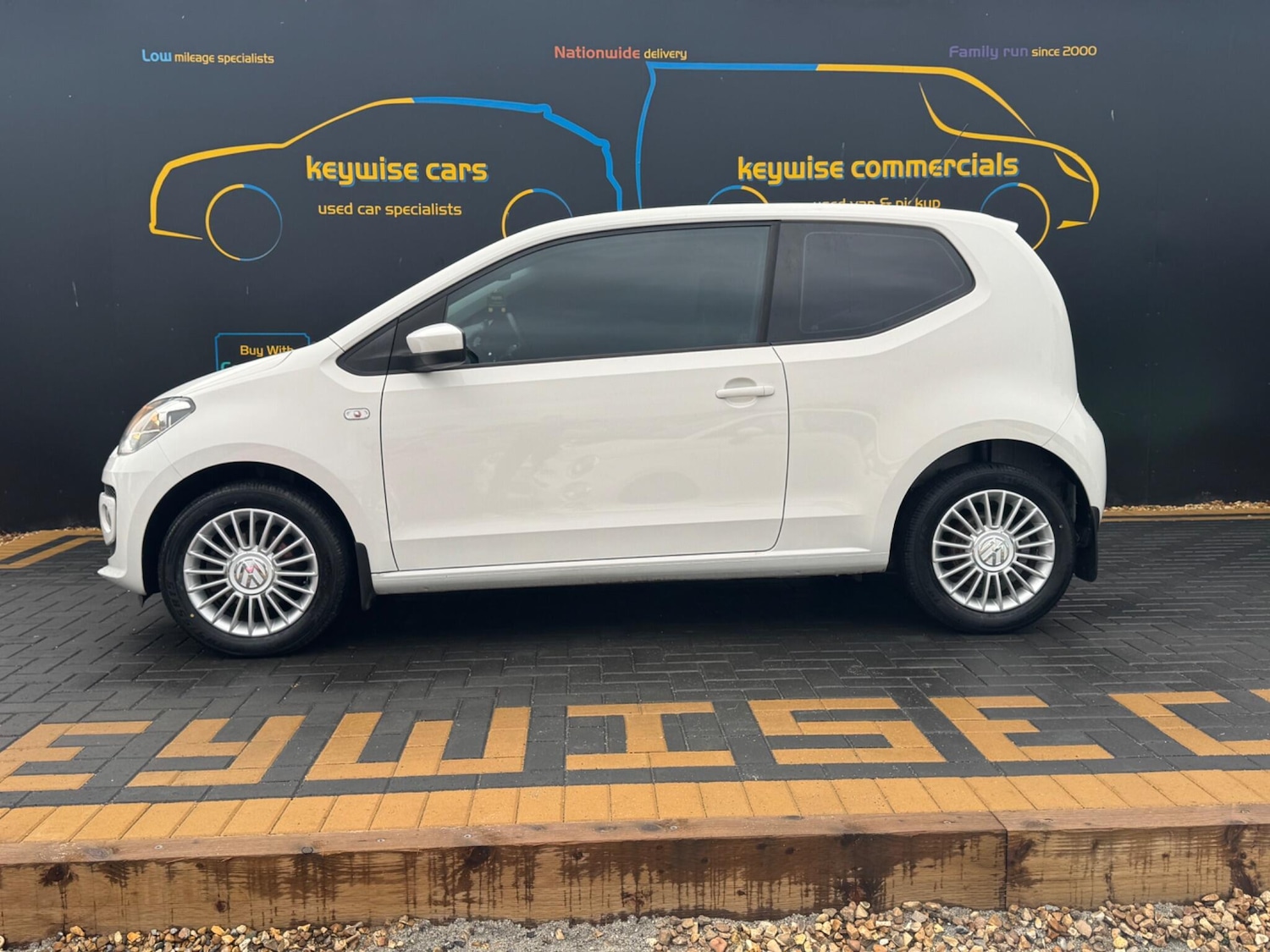 Used Volkswagen up! 2013 for sale - 76166763: Photo 2