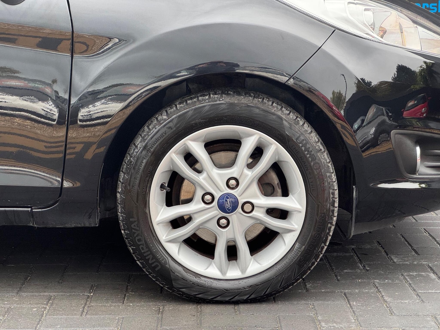 Used Ford Fiesta 2015 for sale - 76408806: Photo 9