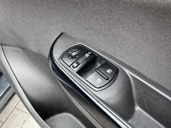 Used Vauxhall Corsa 2016 for sale - 76283947: Photo 35
