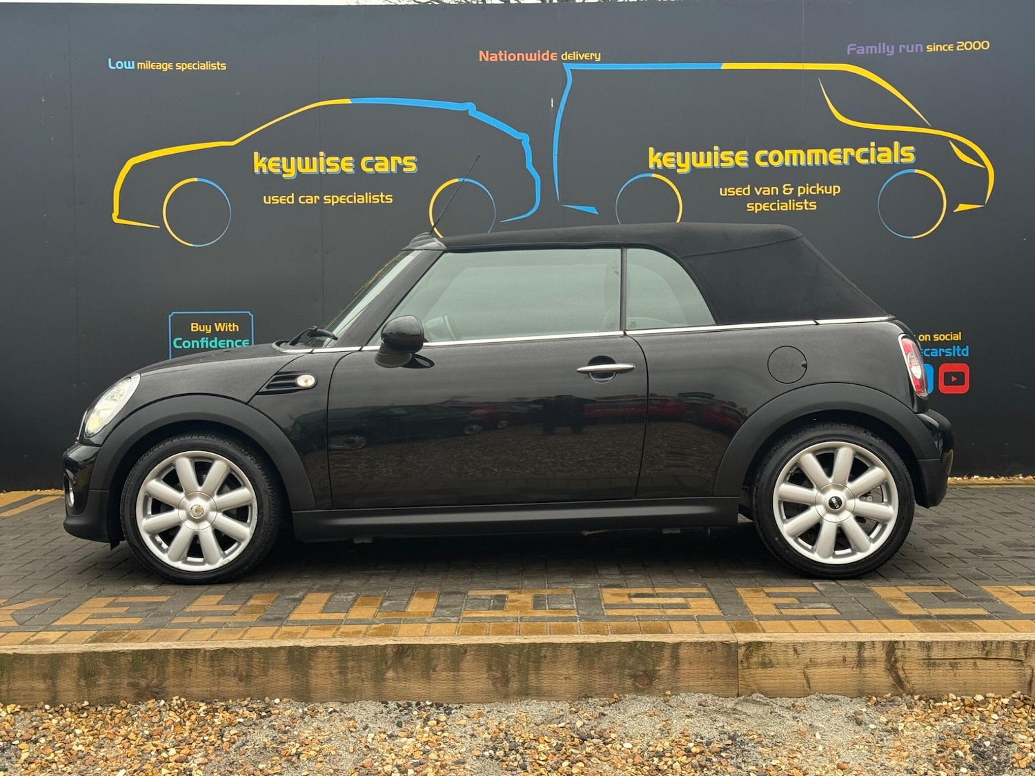 Used MINI Convertible 2015 for sale - 77909291: Photo 2