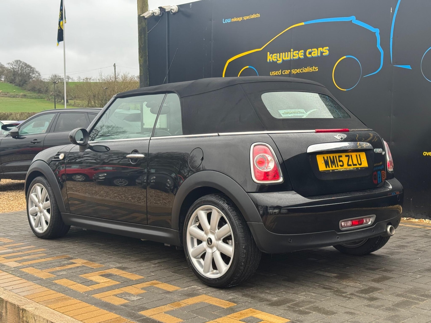 Used MINI Convertible 2015 for sale - 77909291: Photo 3