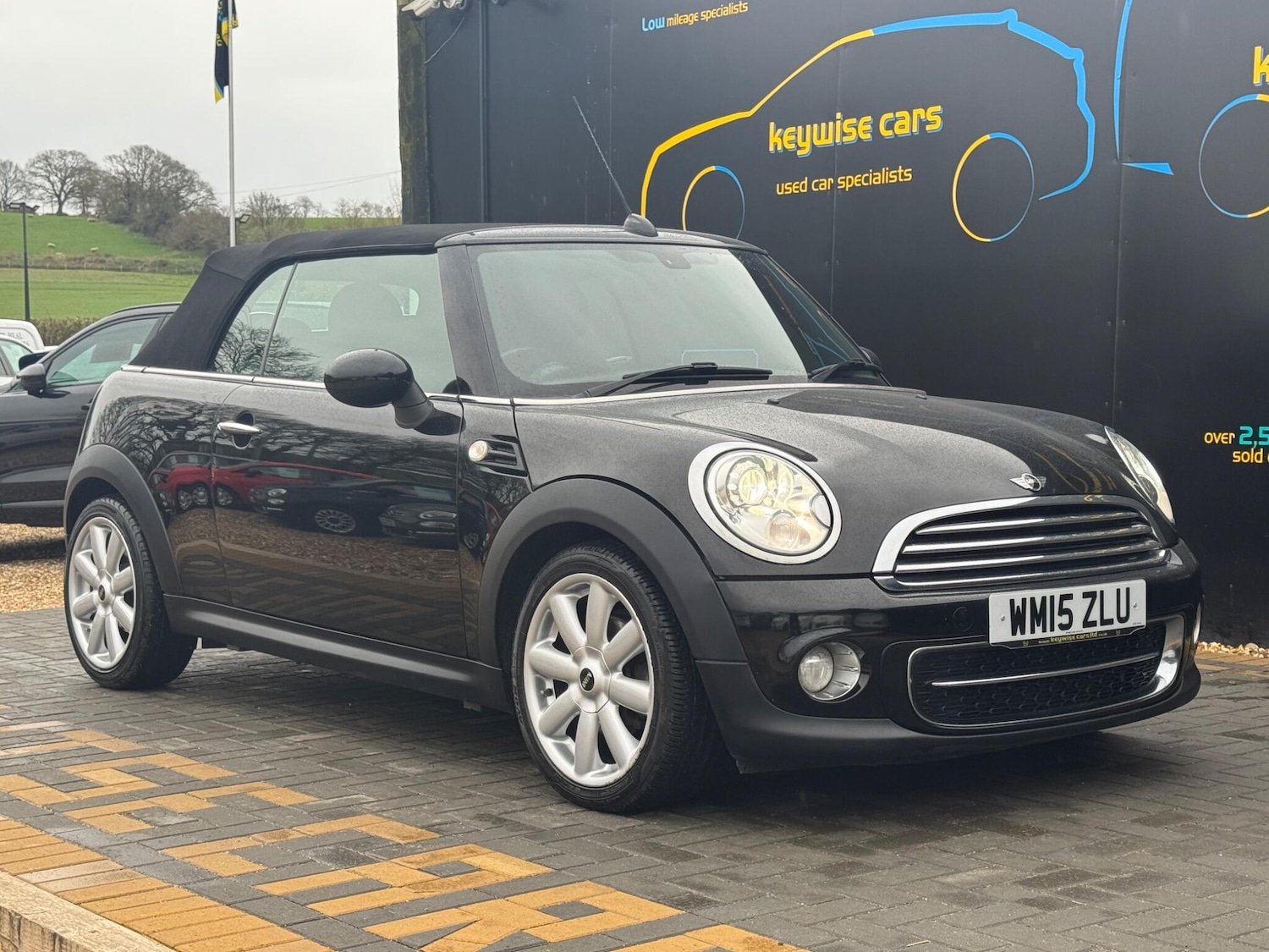 Used MINI Convertible 2015 for sale - 77909291: Photo 9