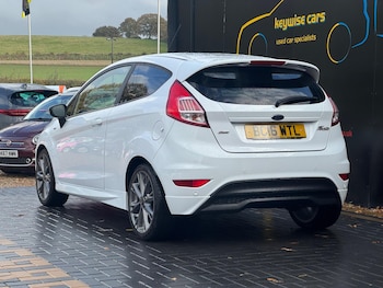 Used Ford Fiesta 2016 for sale - 76432405: Photo