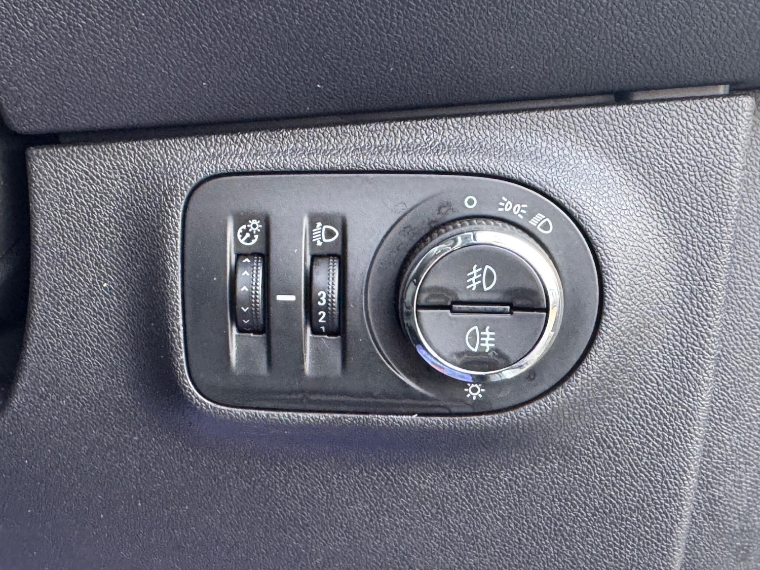 Used Vauxhall Corsa 2015 for sale - 77440094: Photo 33