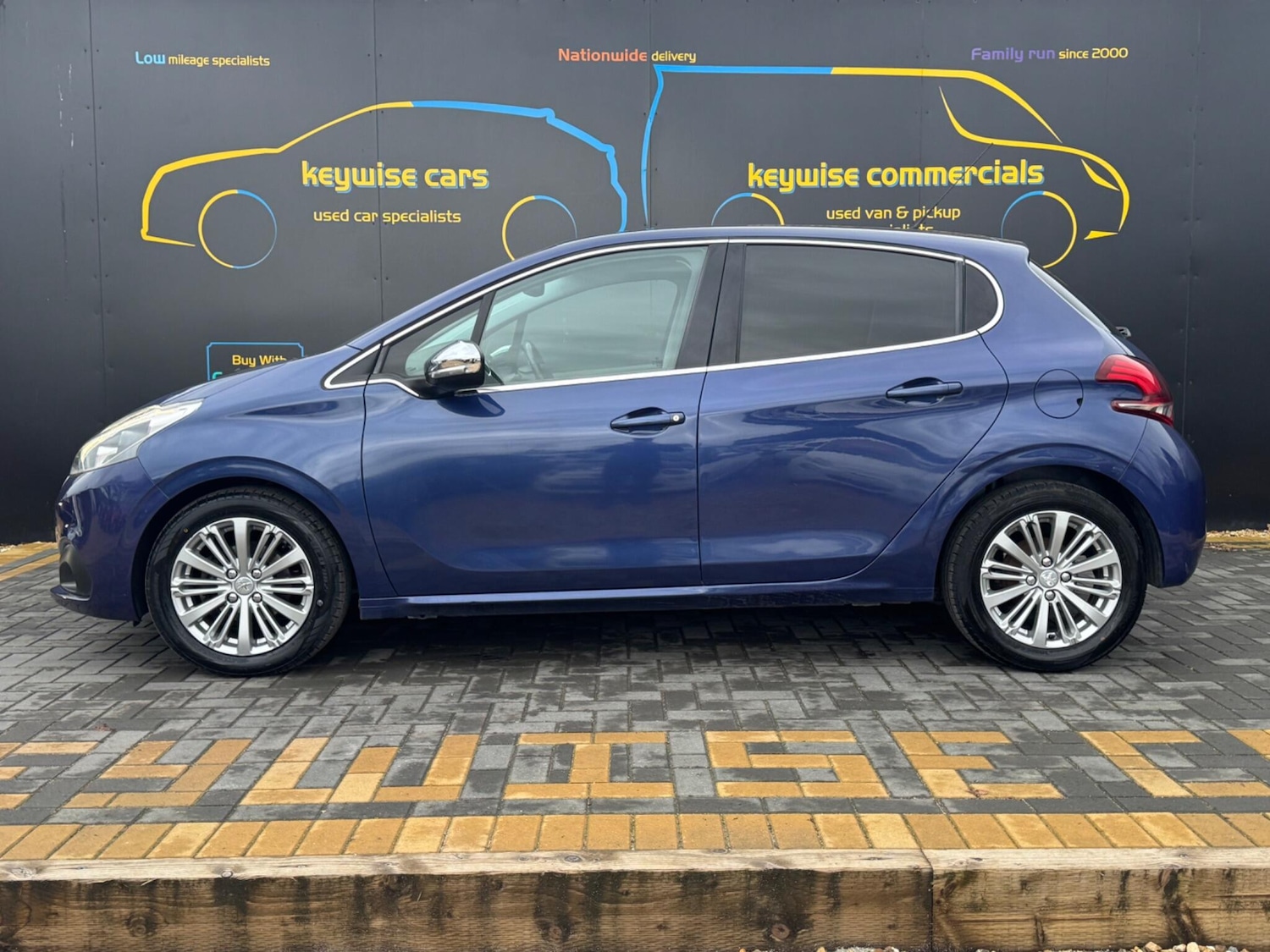 Used Peugeot 208 2017 for sale - 77331070: Photo 2