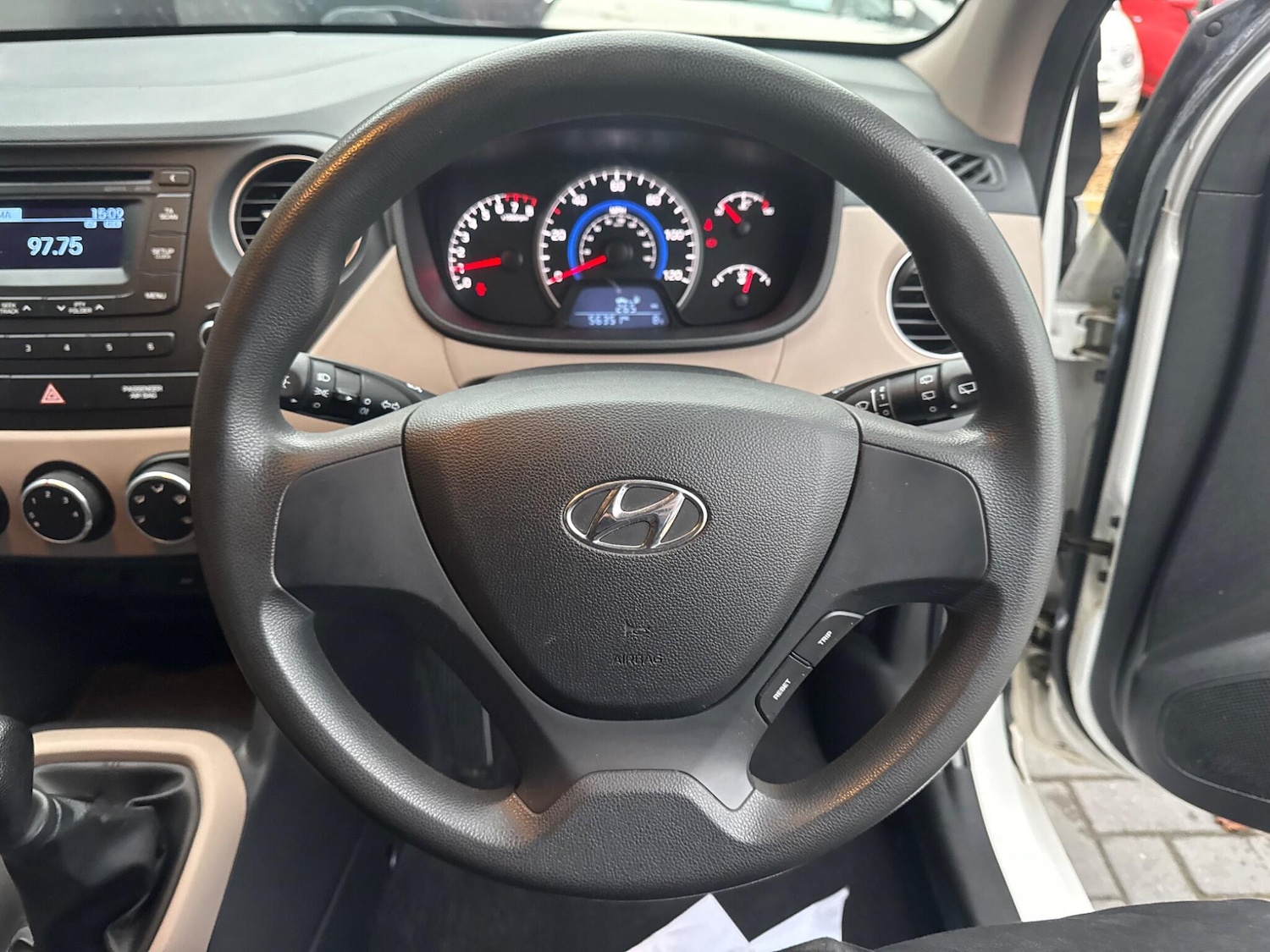 Used Hyundai i10 2014 for sale - 77040869: Photo 27