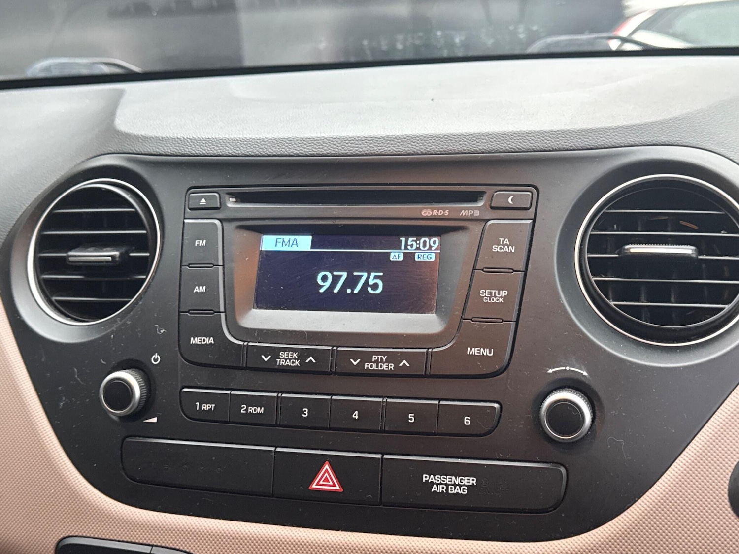 Used Hyundai i10 2014 for sale - 77040869: Photo 29