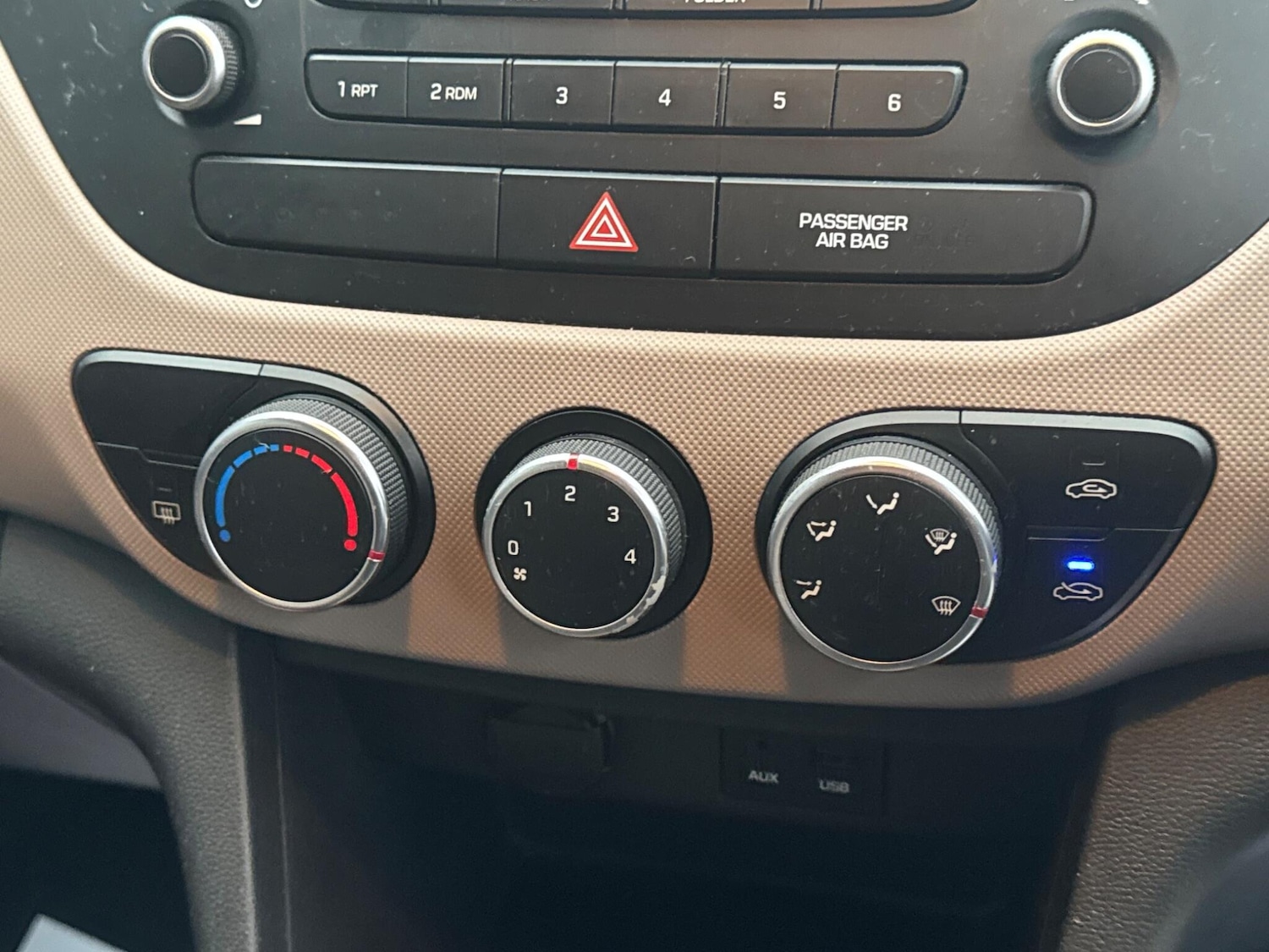 Used Hyundai i10 2014 for sale - 77040869: Photo 30