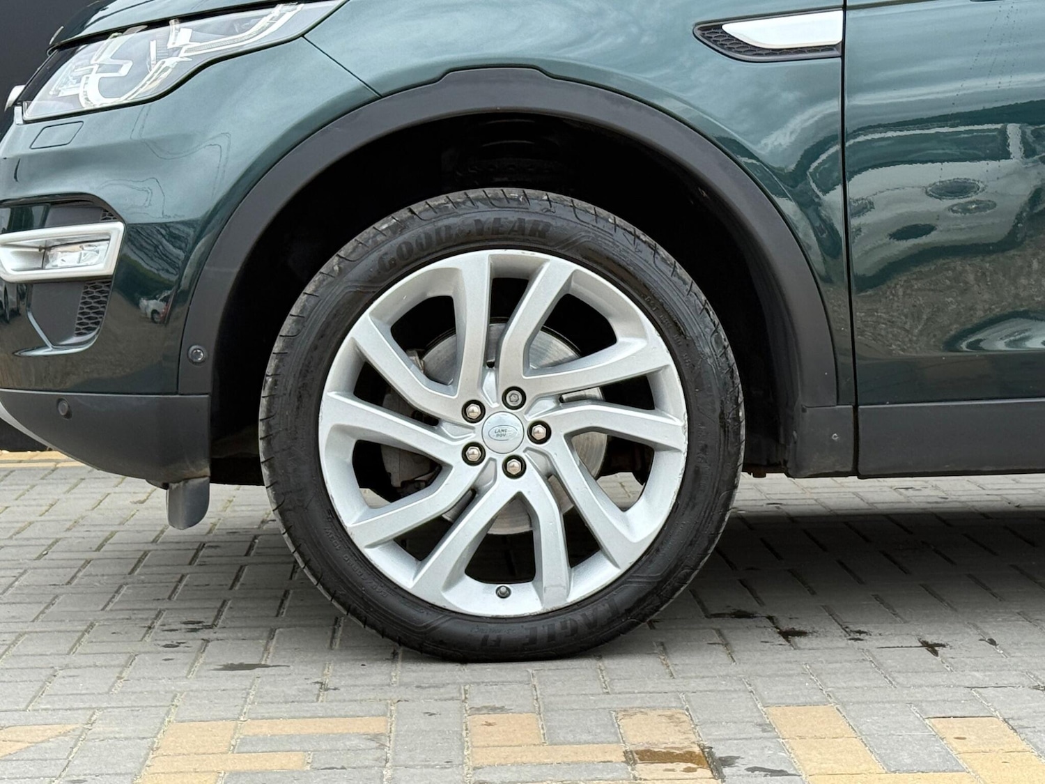 Used Land Rover Discovery Sport 2017 for sale - 78184208: Photo 11