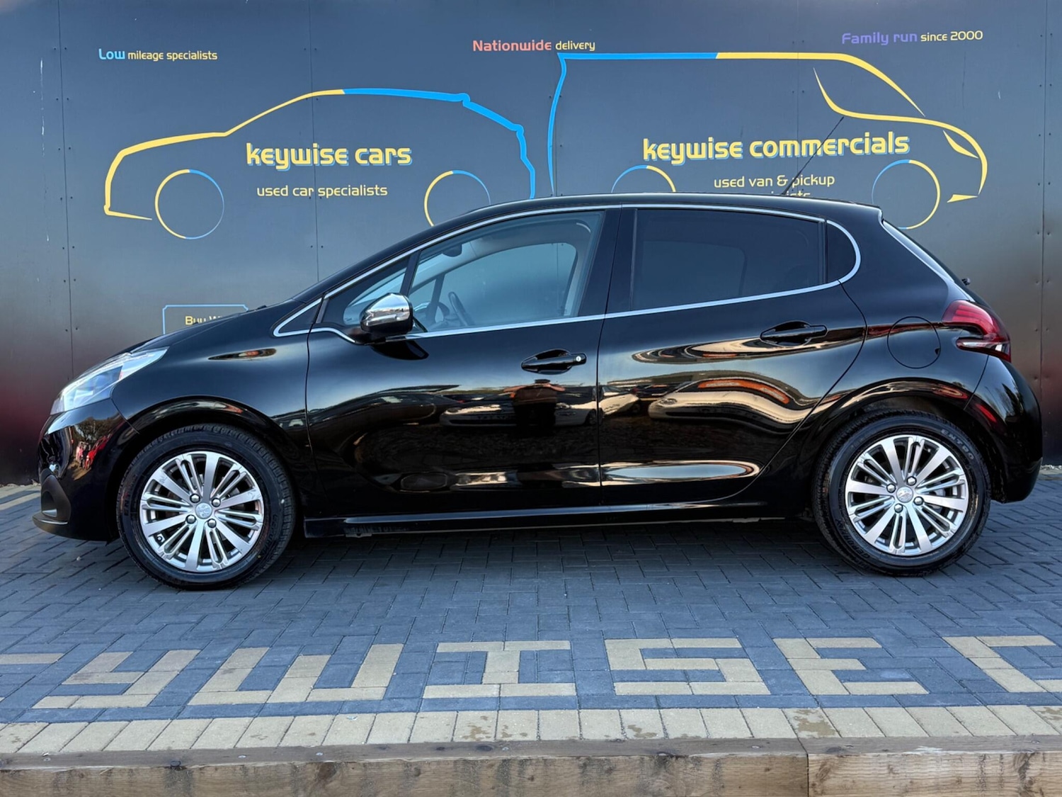 Used Peugeot 208 for sale - 76997538: Photo 2