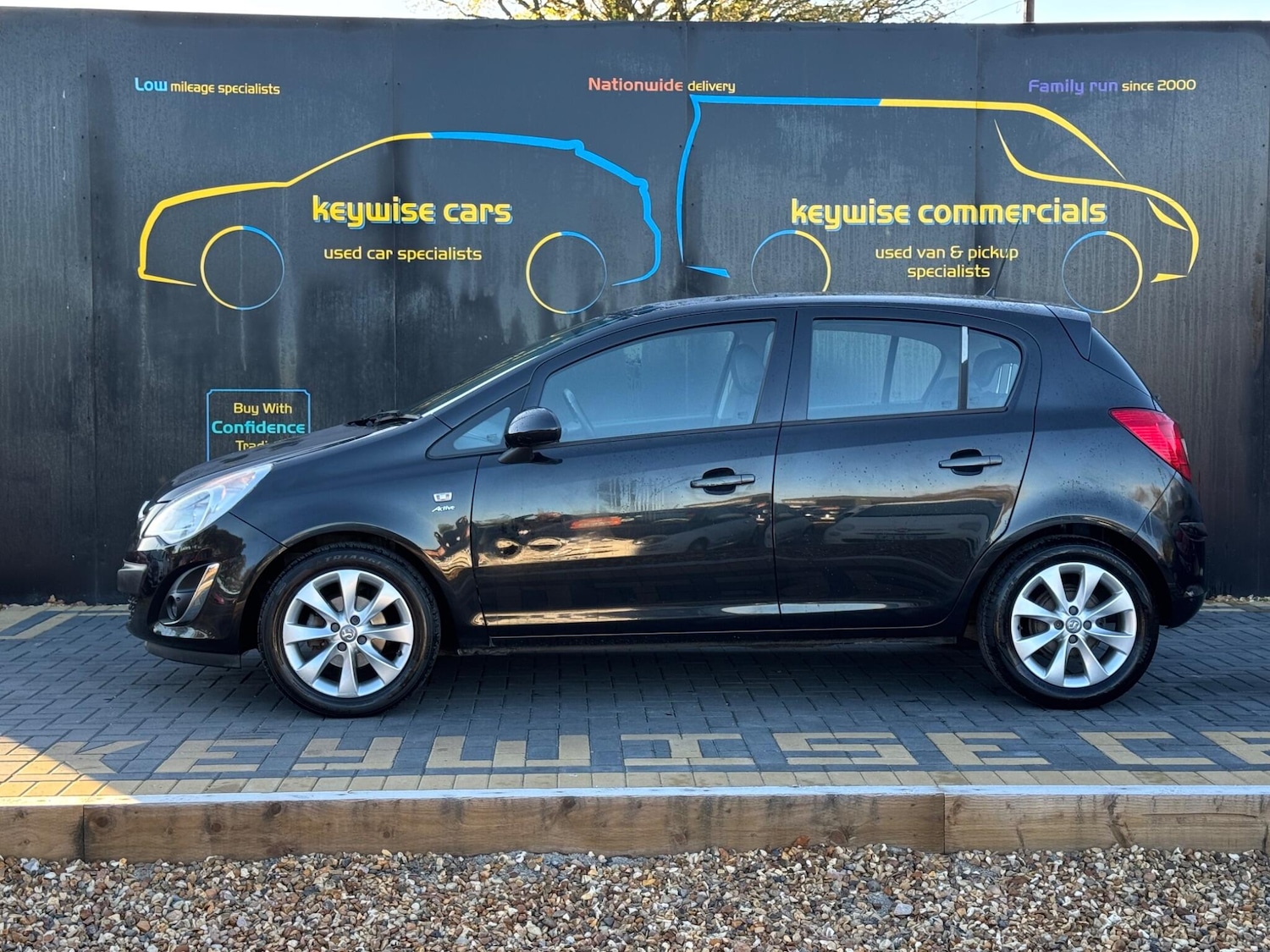 Used Vauxhall Corsa for sale - 76824456: Photo 2