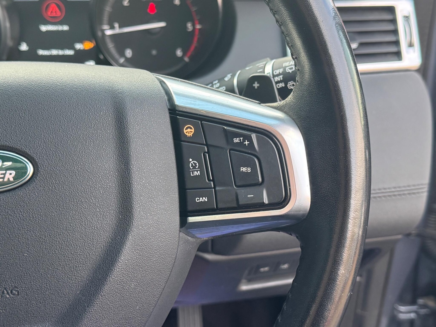 Used Land Rover Discovery Sport 2018 for sale - 76781723: Photo 32