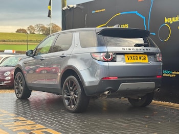 Used Land Rover Discovery Sport 2018 for sale - 76781723: Photo