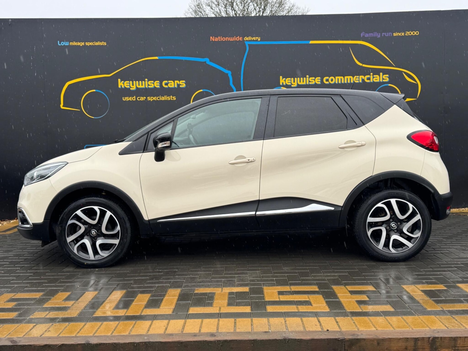 Used Renault Captur 2017 for sale - 77510981: Photo 2