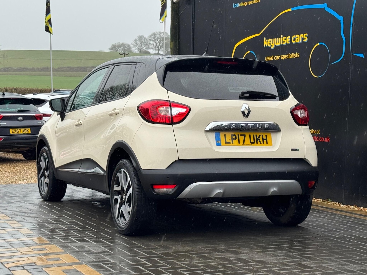 Used Renault Captur 2017 for sale - 77510981: Photo 3