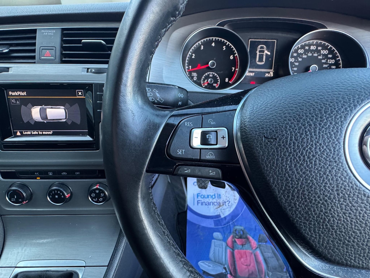 Used Volkswagen Golf 2015 for sale - 77131051: Photo 24