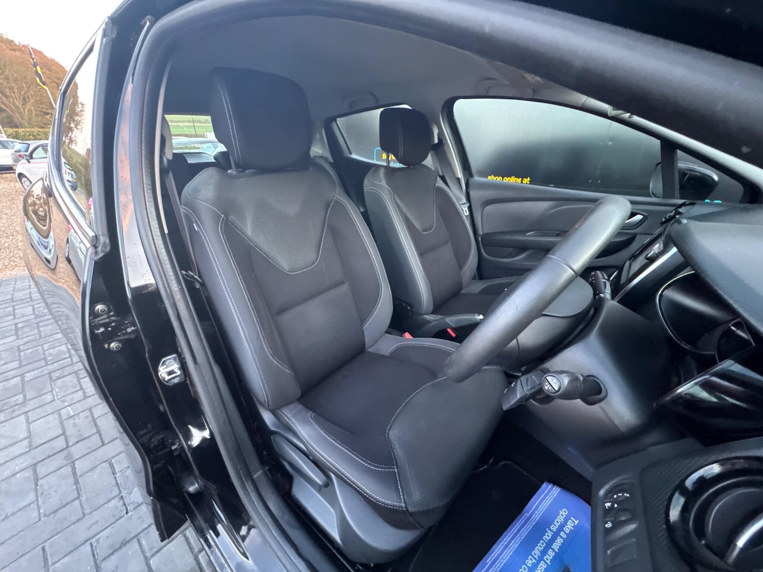 Used Renault Clio 2017 for sale - 76499455: Photo 15