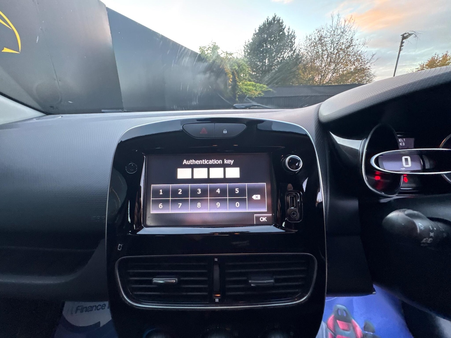 Used Renault Clio 2017 for sale - 76499455: Photo 23