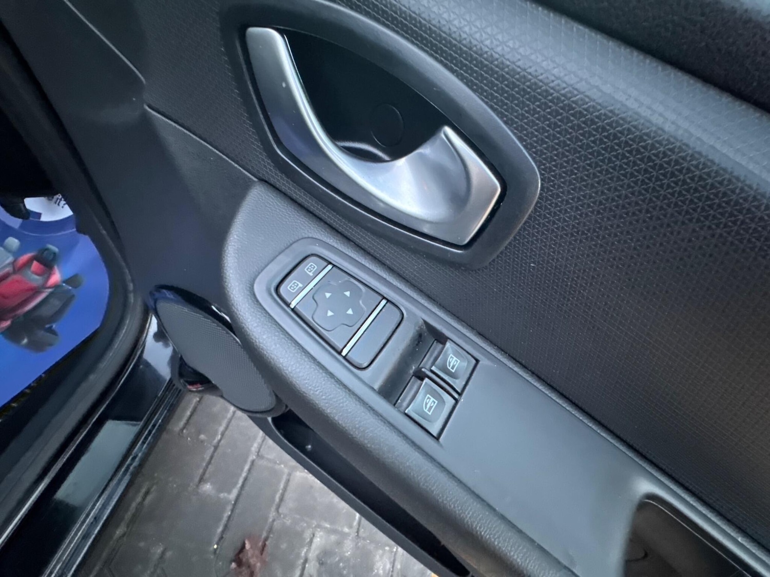 Used Renault Clio 2017 for sale - 76499455: Photo 28