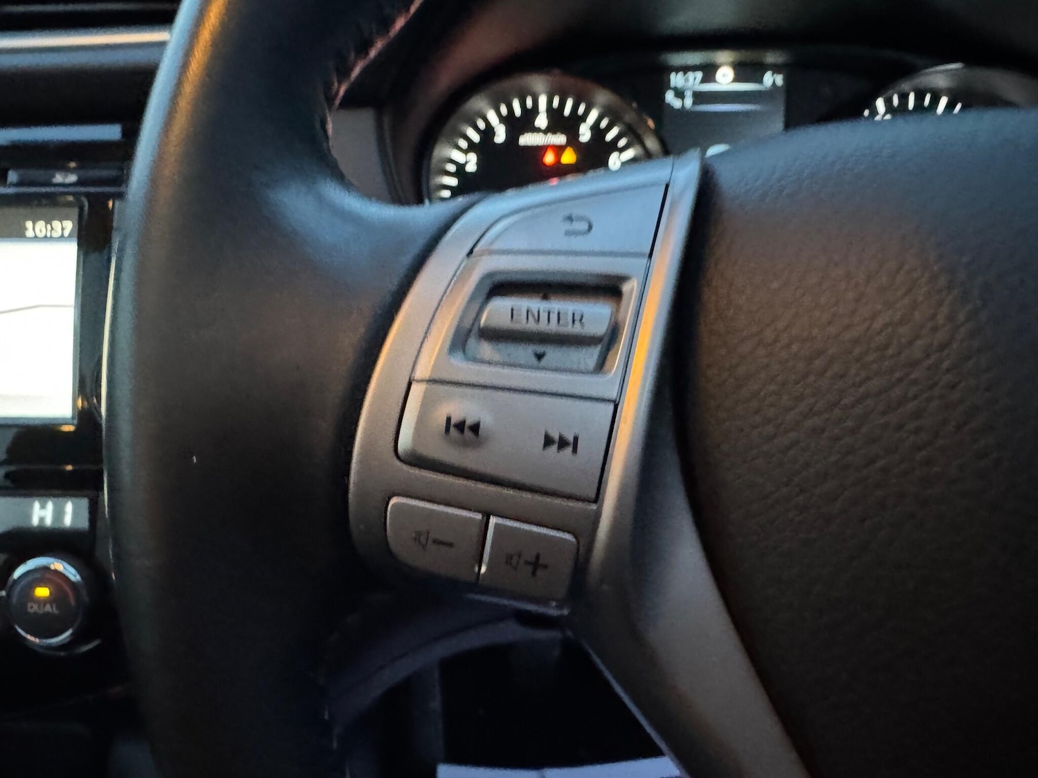 Used Nissan Qashqai 2017 for sale - 77163169: Photo 28