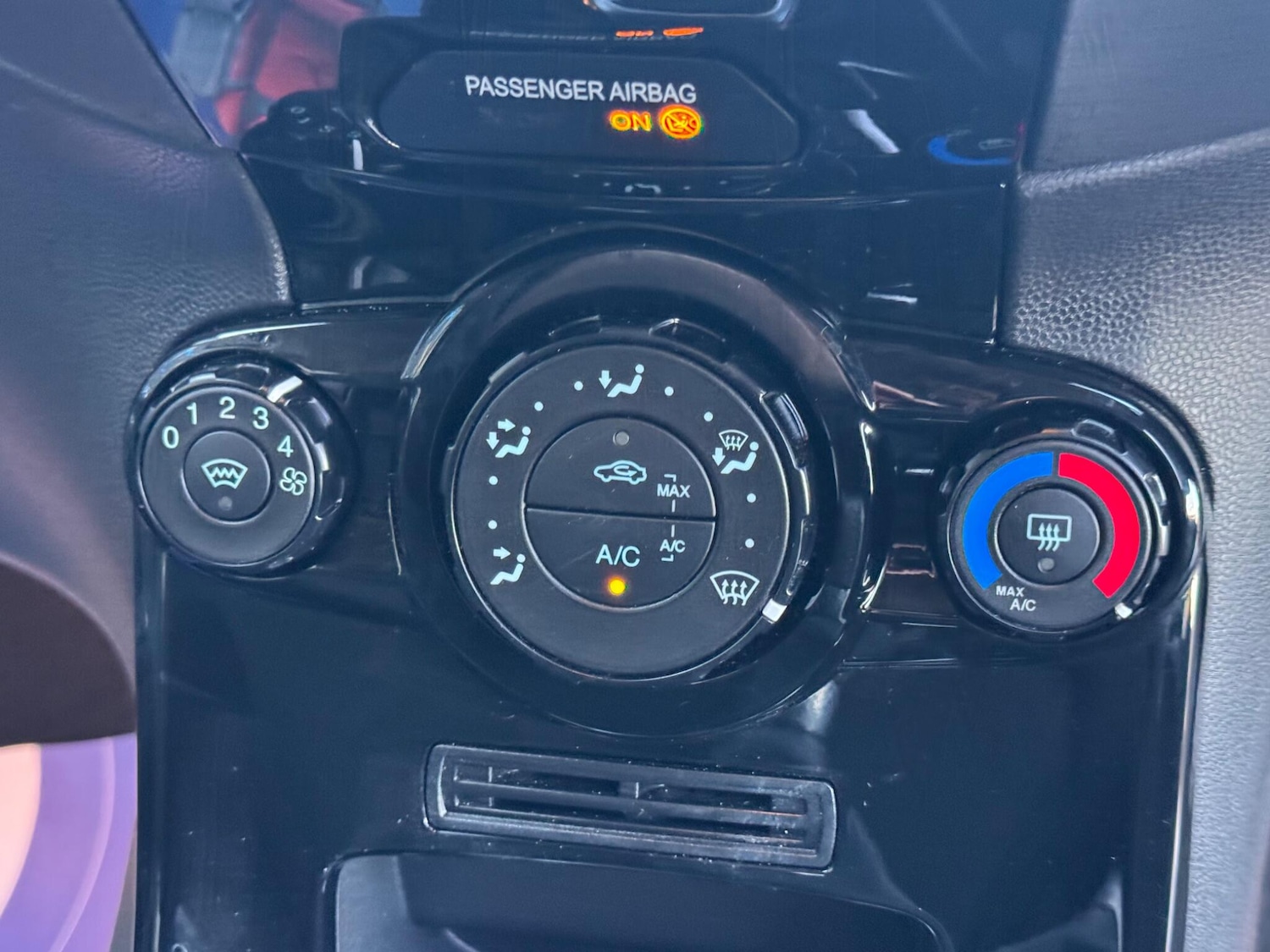 Used Ford Fiesta 2015 for sale - 77120335: Photo 31