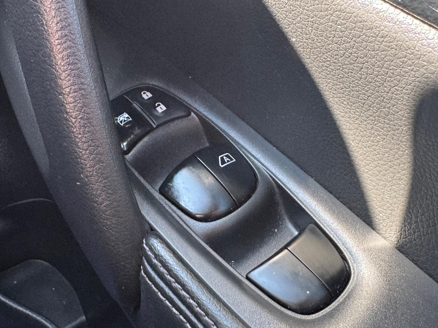 Used Nissan X-Trail for sale - 77957014: Photo 39