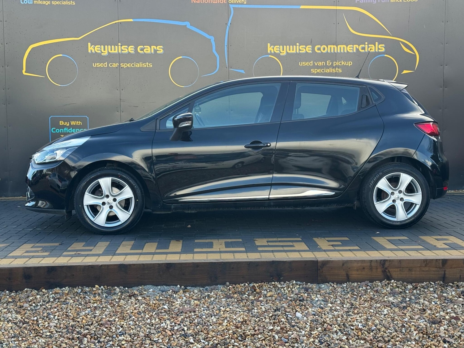 Used Renault Clio 2016 for sale - 76824216: Photo 2