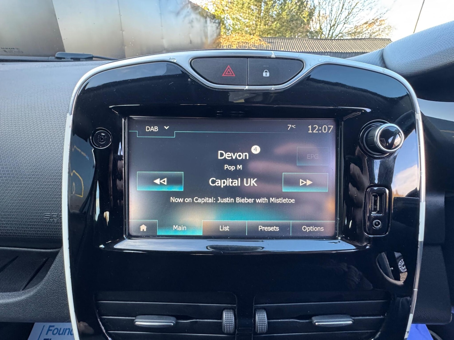 Used Renault Clio 2016 for sale - 76824216: Photo 29