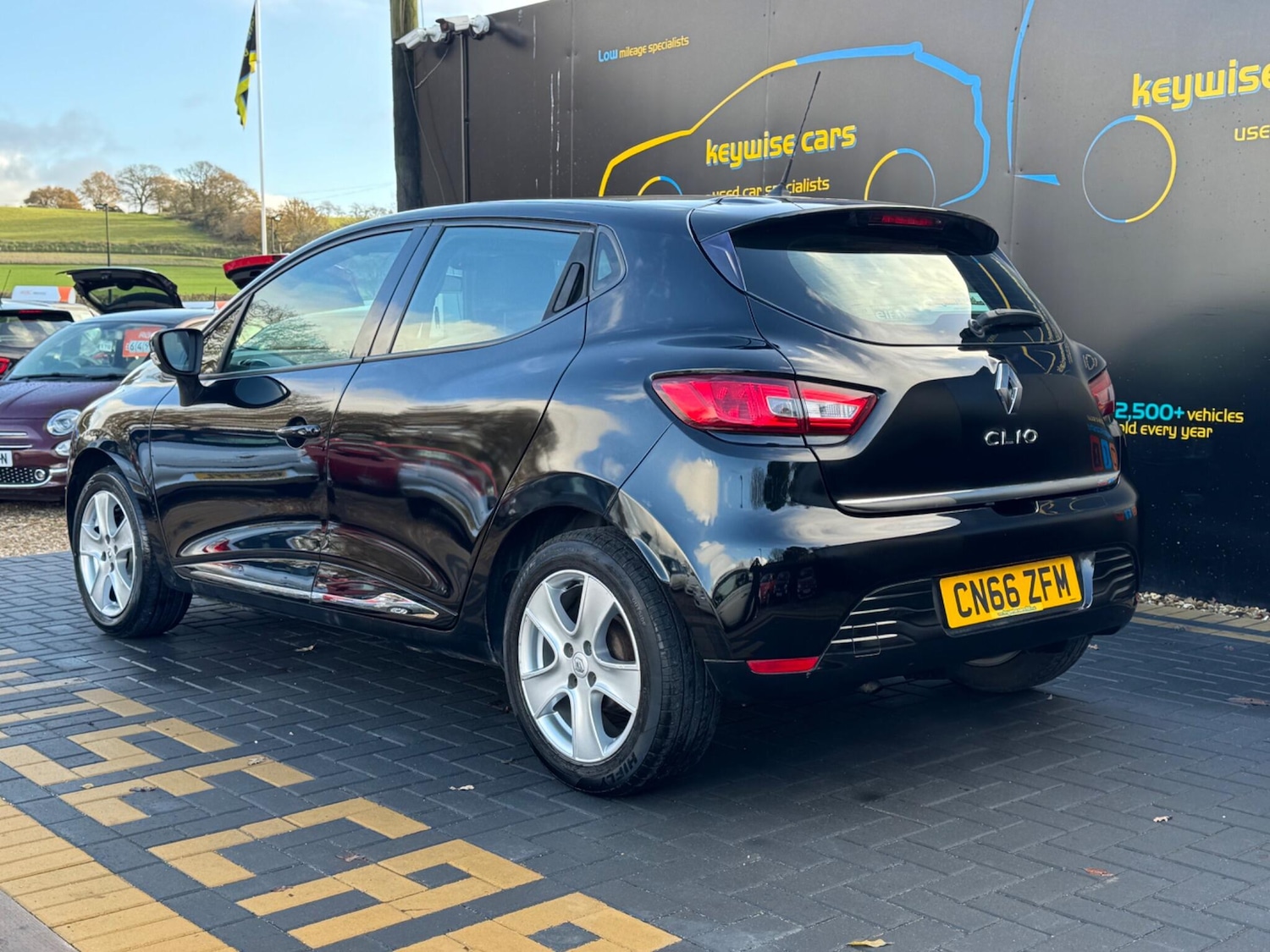 Used Renault Clio 2016 for sale - 76824216: Photo 3