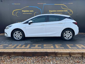 Used Vauxhall Astra 2017 for sale - 76991970: Photo